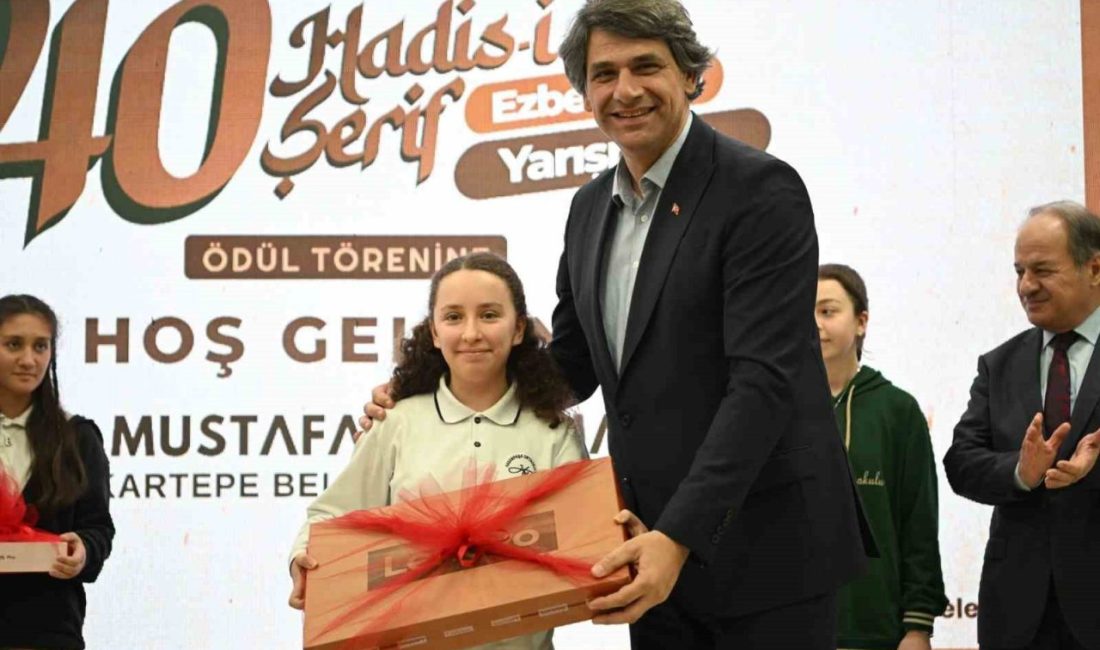 Kartepe’de düzenlenen 40 Hadis Ezberleme Yarışmasında dereceye giren öğrenciler, düzenlenen
