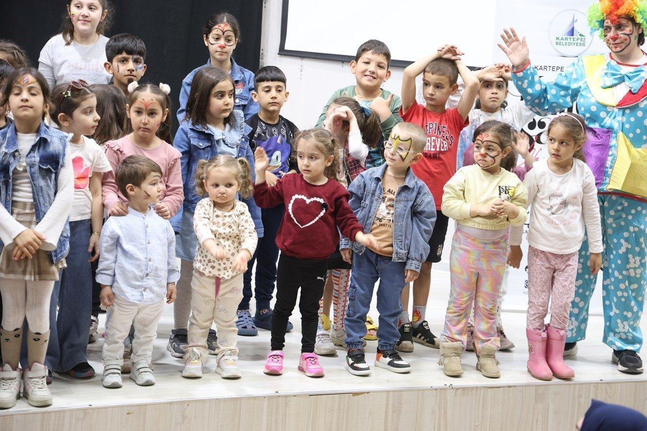 Kartepe Belediyesi’nin Ramazan ayı dolayısıyla düzenlediği etkinliklerde hem minikler hem