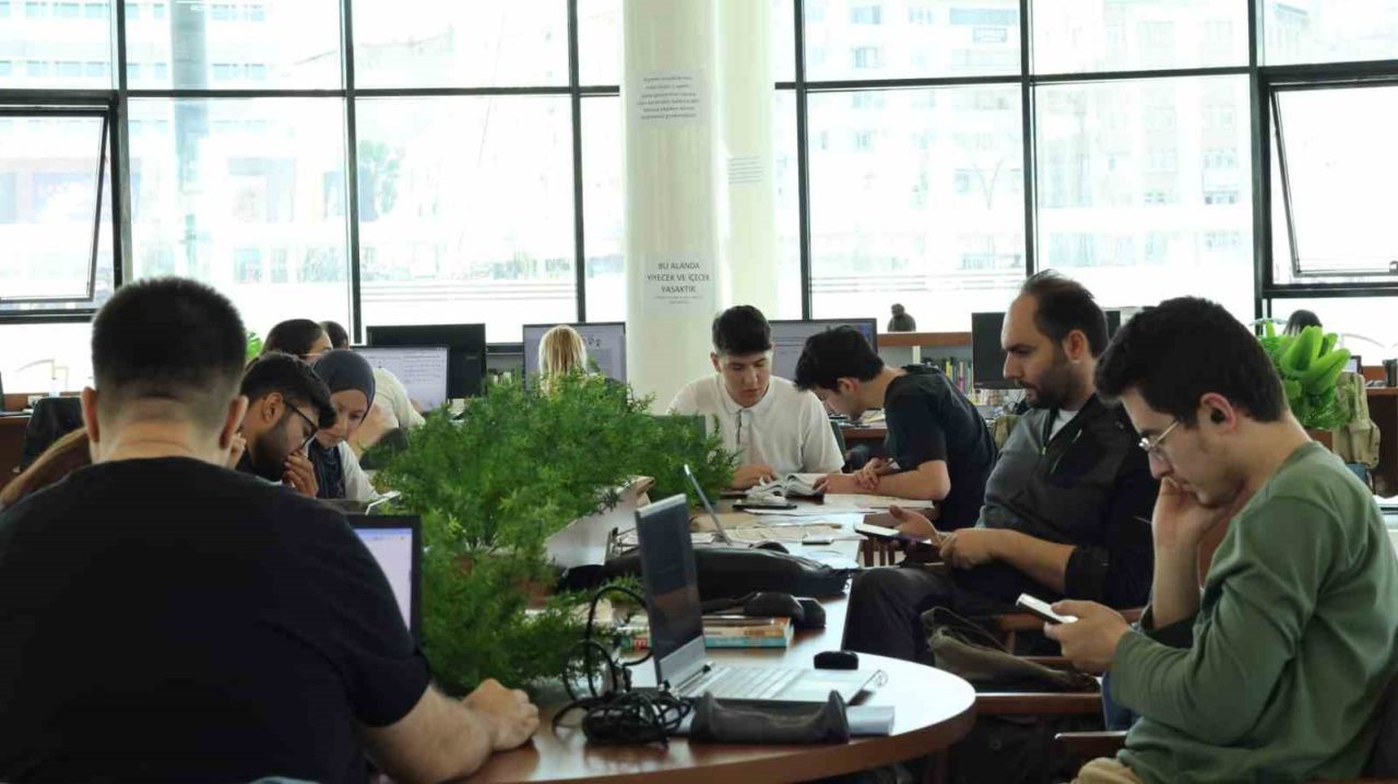 Kocaeli Büyükşehir Belediyesi tarafından hizmete sunulan Millet Kütüphanesi, daha geniş