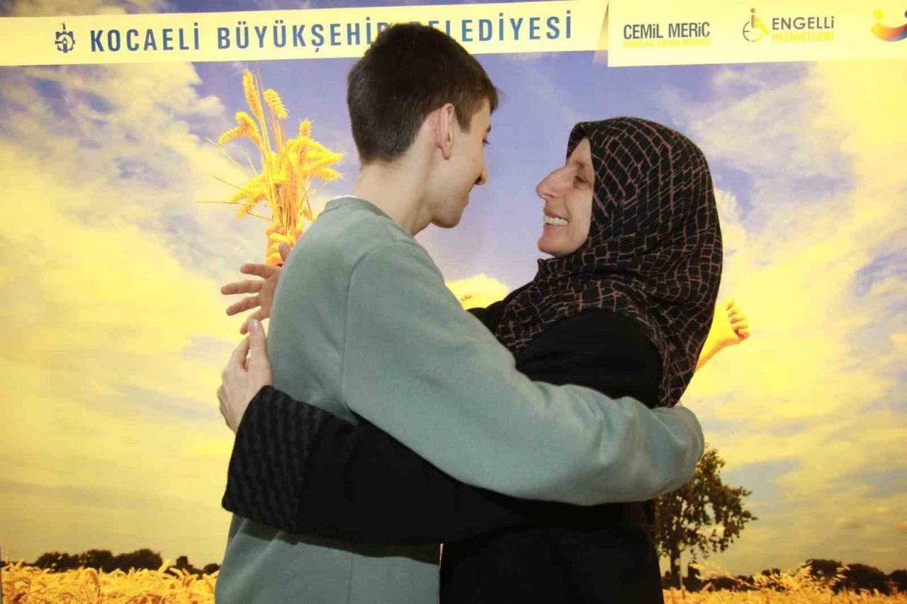 Kocaeli’de 19 yaşındaki özel birey Ahmet Sayal, girdiği Engelli Kamu