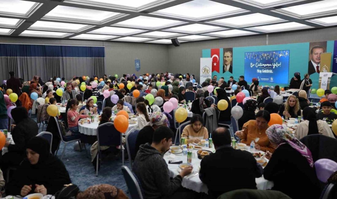 Darıca’da düzenlenen "Bir Gülümsemen Yeter" programıyla yetim ve öksüz çocuklar,