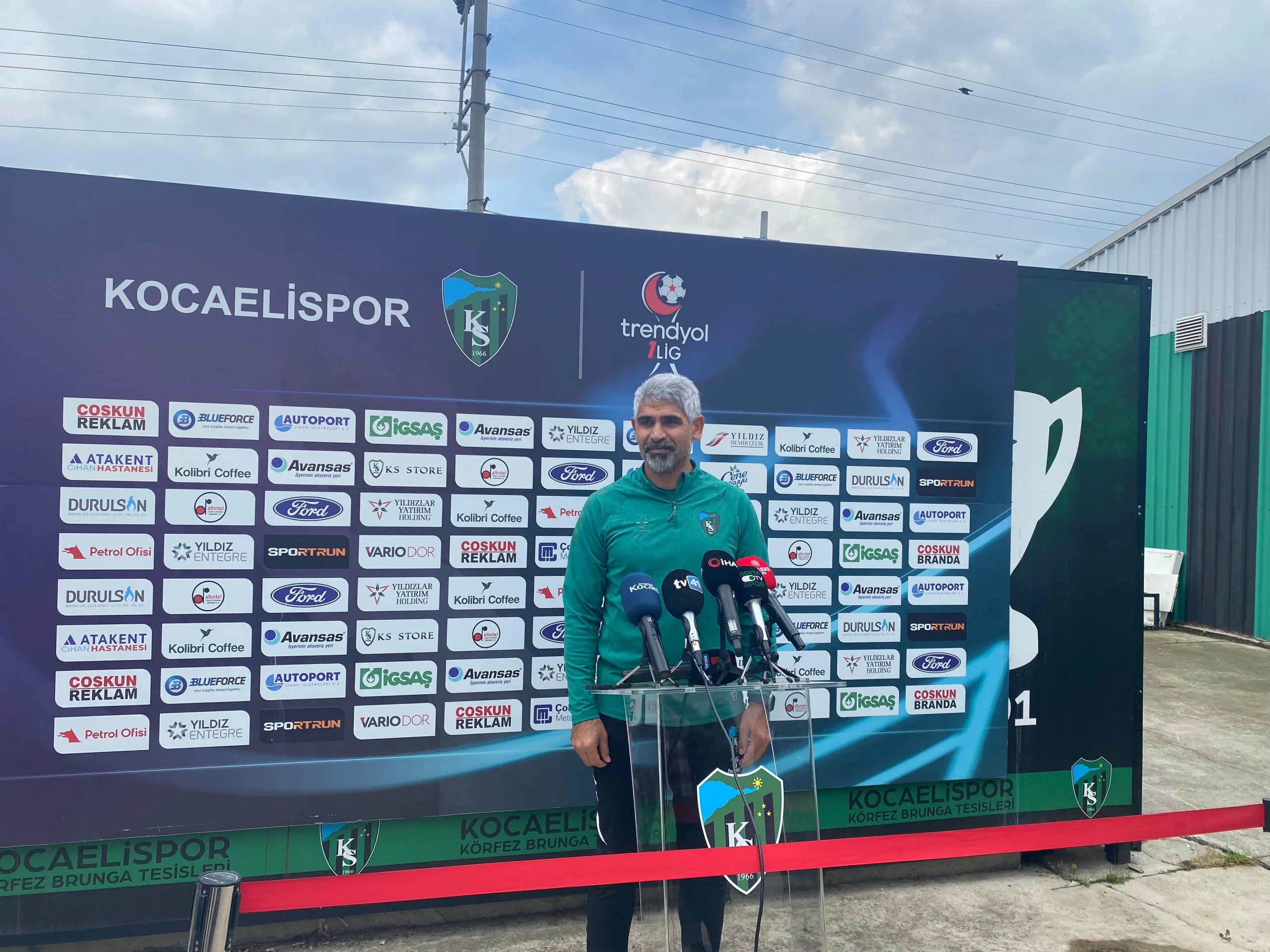 Kocaelispor Teknik Direktörü İsmet Taşdemir, Trendyol 1. Lig'in 32. haftasında