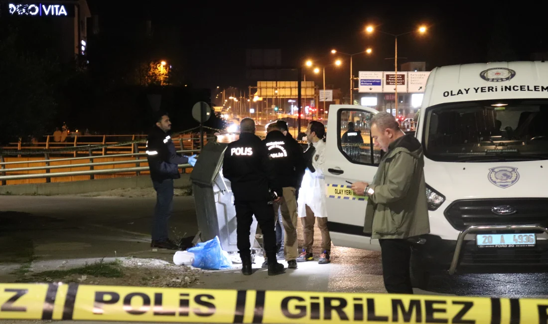 Denizli'de çöpten geri dönüşüm malzemesi toplayan şahıs, poşet içerisinde yeni