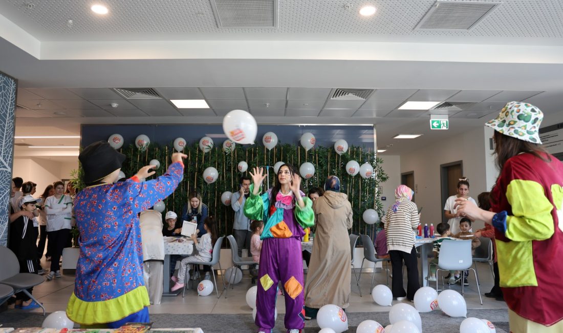 Büyükşehir Belediyesi, 23 Nisan’ı hastanede tedavi gören çocuklarla paylaşarak, onlara