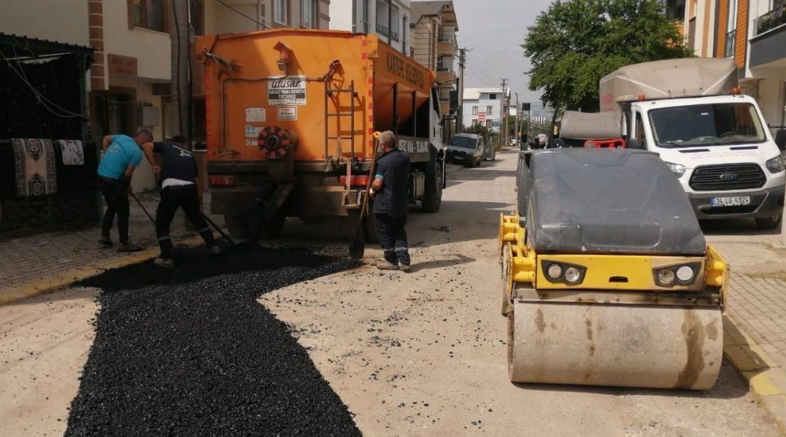 Kartepe’deki Ataevler Mahallesi’nde bugüne kadar gerçekleştirilen toplam 70 ton asfalt