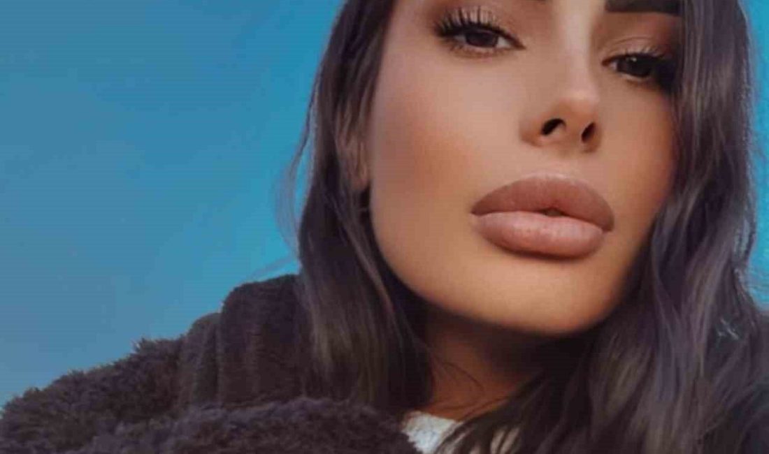 Sakarya’nın Serdivan ilçesinde yaşayan 30 yaşındaki dansçı, arkadaşları tarafından evinde