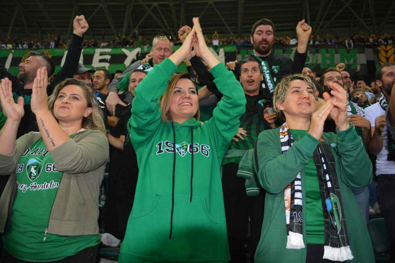 İzmit Belediyesi, Kocaelispor’un 59. yılı ve Dünya İzmitliler Günü'nde 18