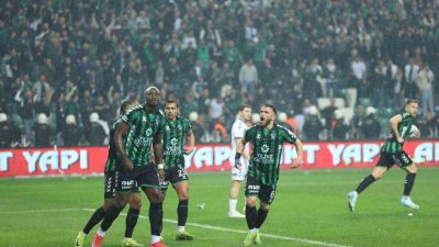 Trendyol 1. Lig’in 31. haftasında lider Kocaelispor, sahasında karşılaştığı Sakaryaspor’u