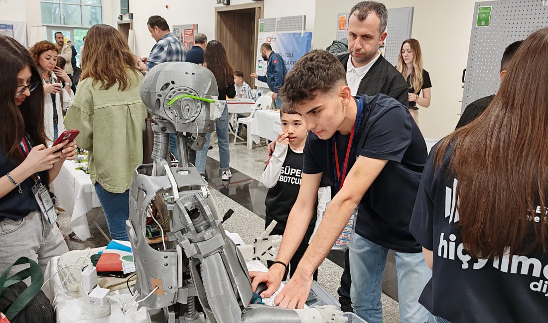 Gebze Teknik Üniversitesi’nde bu yıl altıncısı düzenlenen Uluslararası Kelebek Robot