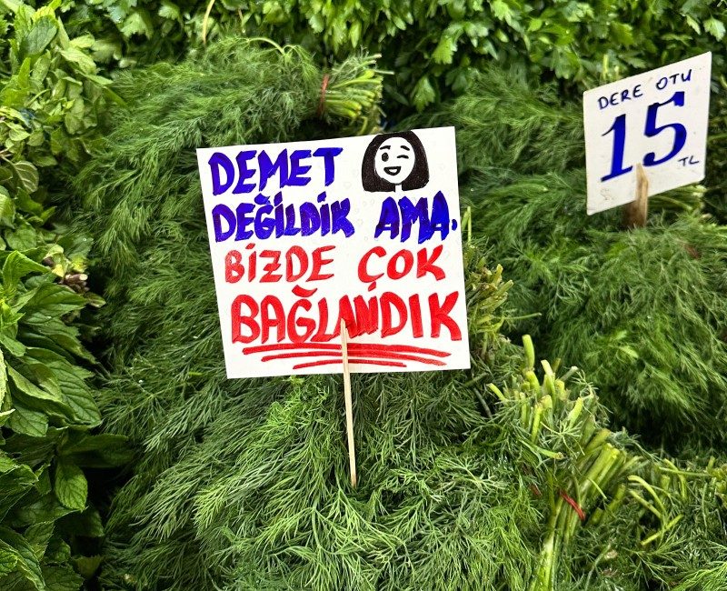 Derince Pazarı’na yolu düşenler son zamanlarda yalnızca taze meyve-sebze değil,