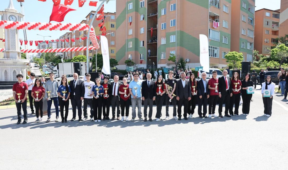 19 Mayıs Atatürk’ü Anma, Gençlik ve Spor Bayramı Çayırova’da dolu