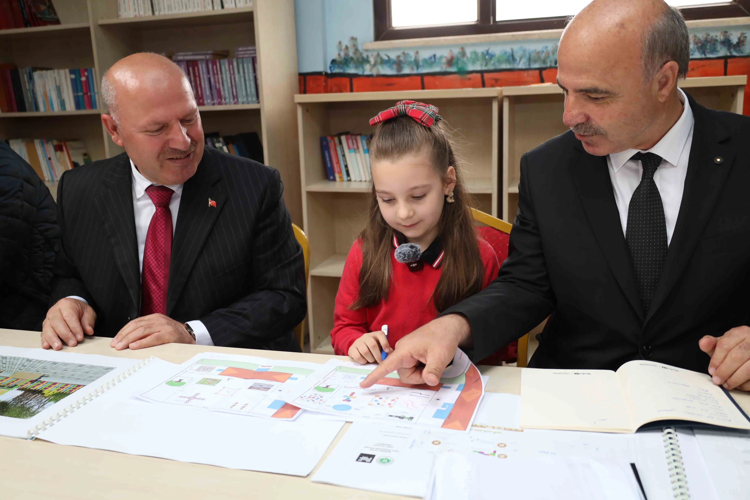Kocaeli'de 23 Nisan'da temsili olarak Büyükşehir Belediye Başkanı Tahir Büyükakın'ın
