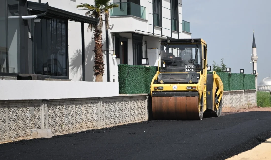 Kartepe'de yürütülen yol iyileştirme çalışmaları kapsamında Sarımeşe Mahallesi'ne 750 ton