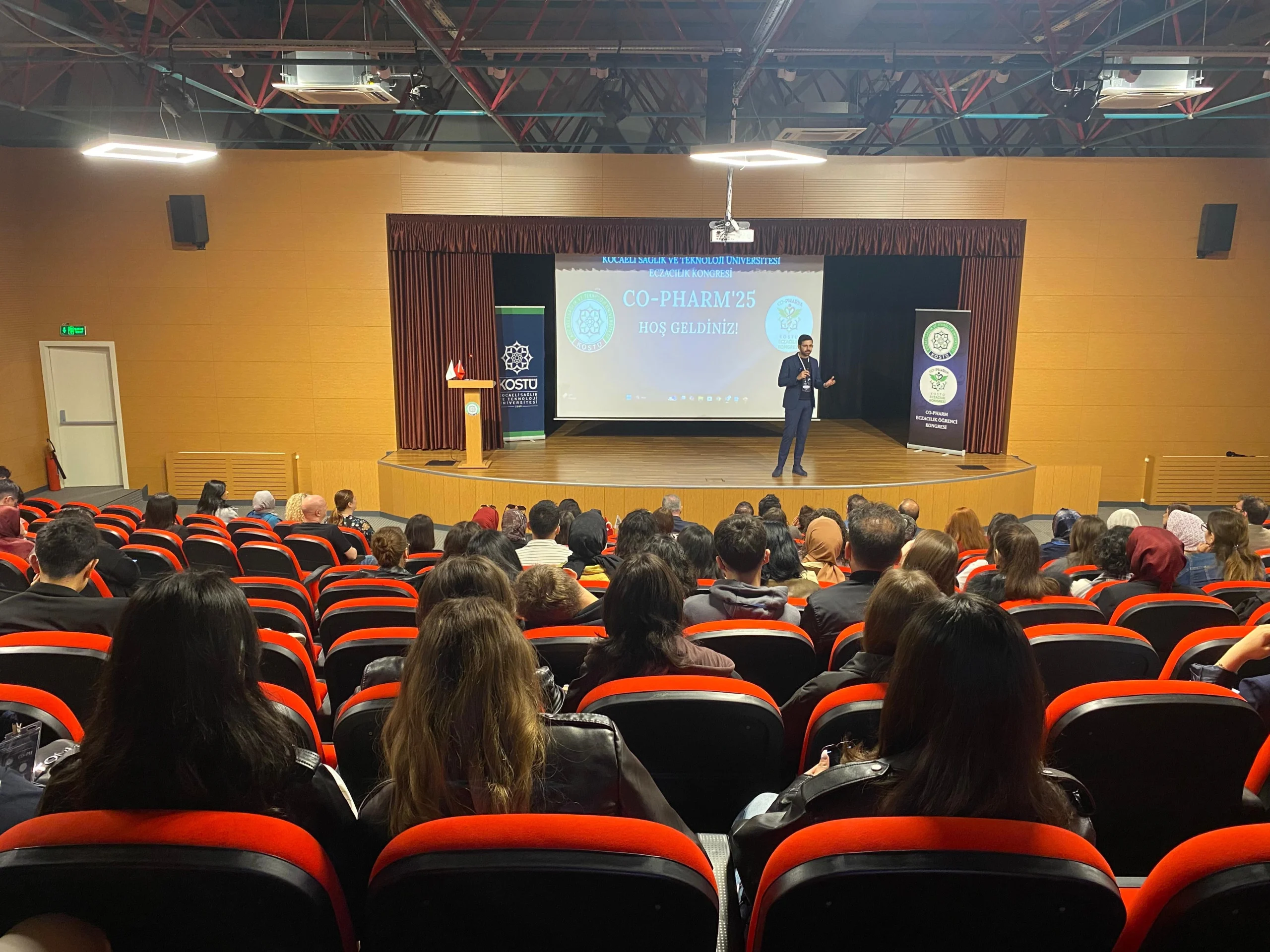 Kocaeli Sağlık ve Teknoloji Üniversitesi (KOSTÜ), CO-PHARM’25 Eczacılık Öğrenci Kongresi'ne