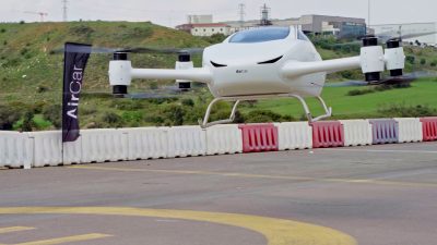 Kocaeli'de geliştirilen yerli uçan otomobil AirCar, insanlı uçuşlara başladı. Projeyi