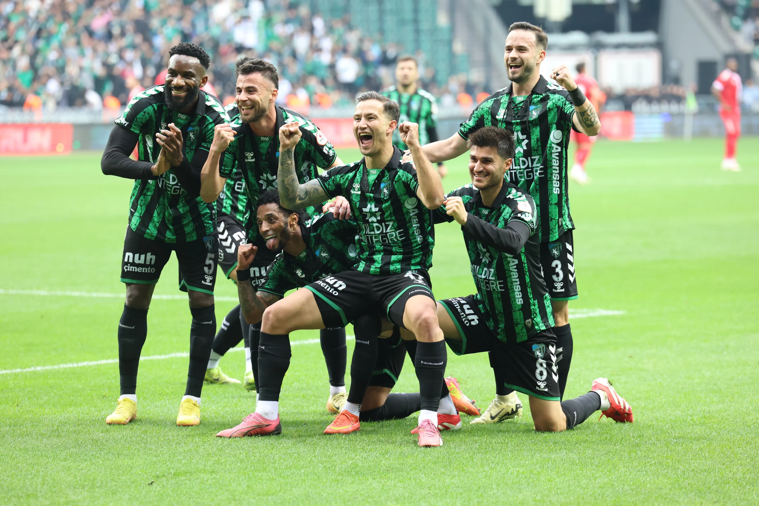 Trendyol 1. Lig'in 38. ve son haftasında şampiyon Kocaelispor, evinde