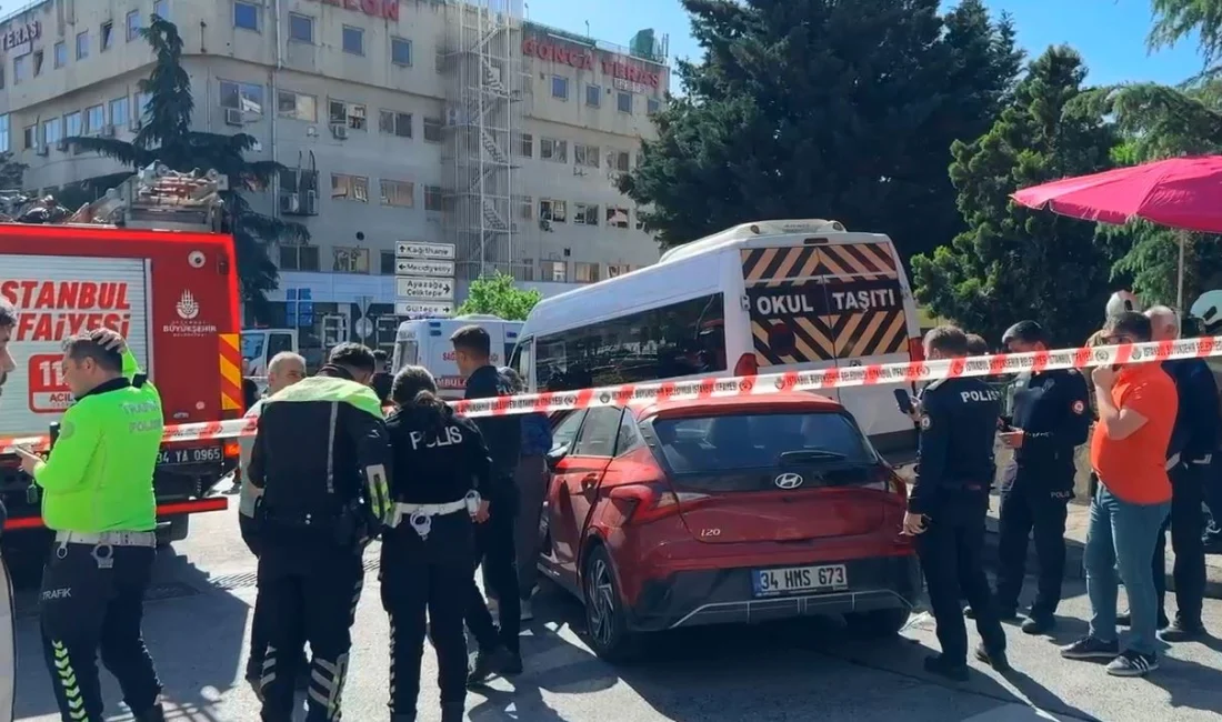 Kağıthane'de freni patlayan servis minibüsü, yol kenarındaki vatandaşa çarptı. Kazada