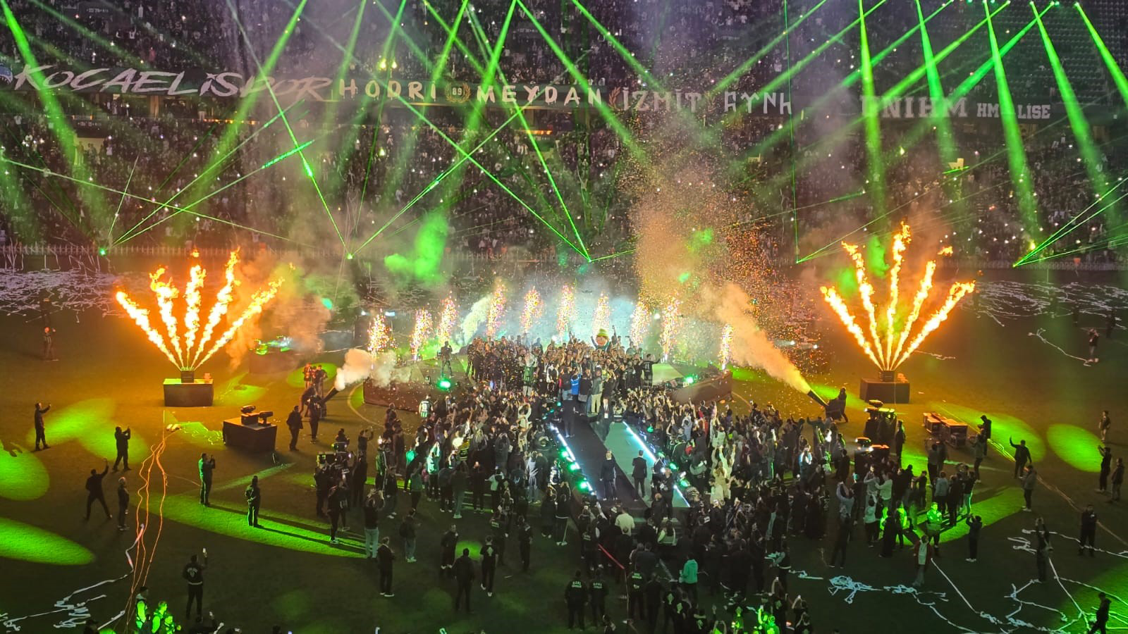 Trendyol 1. Lig şampiyonu Kocaelispor kupasını Ankara Keçirengücü maçının ardından