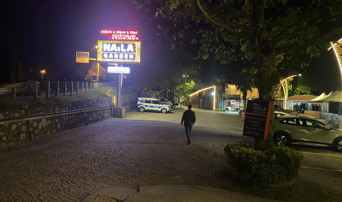 Kocaeli'nin İzmit ilçesinde bulunan bir düğün salonunda tavanda bulunan disko