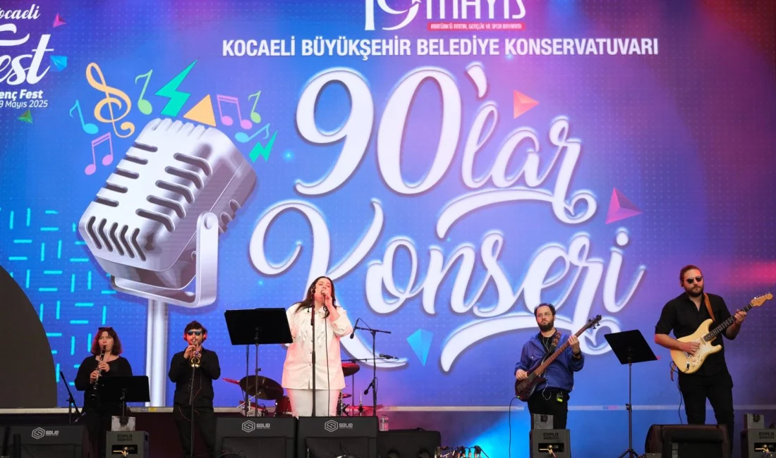 EnFest Gençlik Festivali kapsamında düzenlenen 90'lar konseri, kulakların pasını sildi.