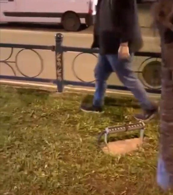 Bursa'nın Osmangazi ilçesinde yüzde 50 engelli olan şüpheli, refüje asılı