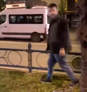 Bursa'nın Osmangazi ilçesinde yüzde 50 engelli olan şüpheli, refüje asılı