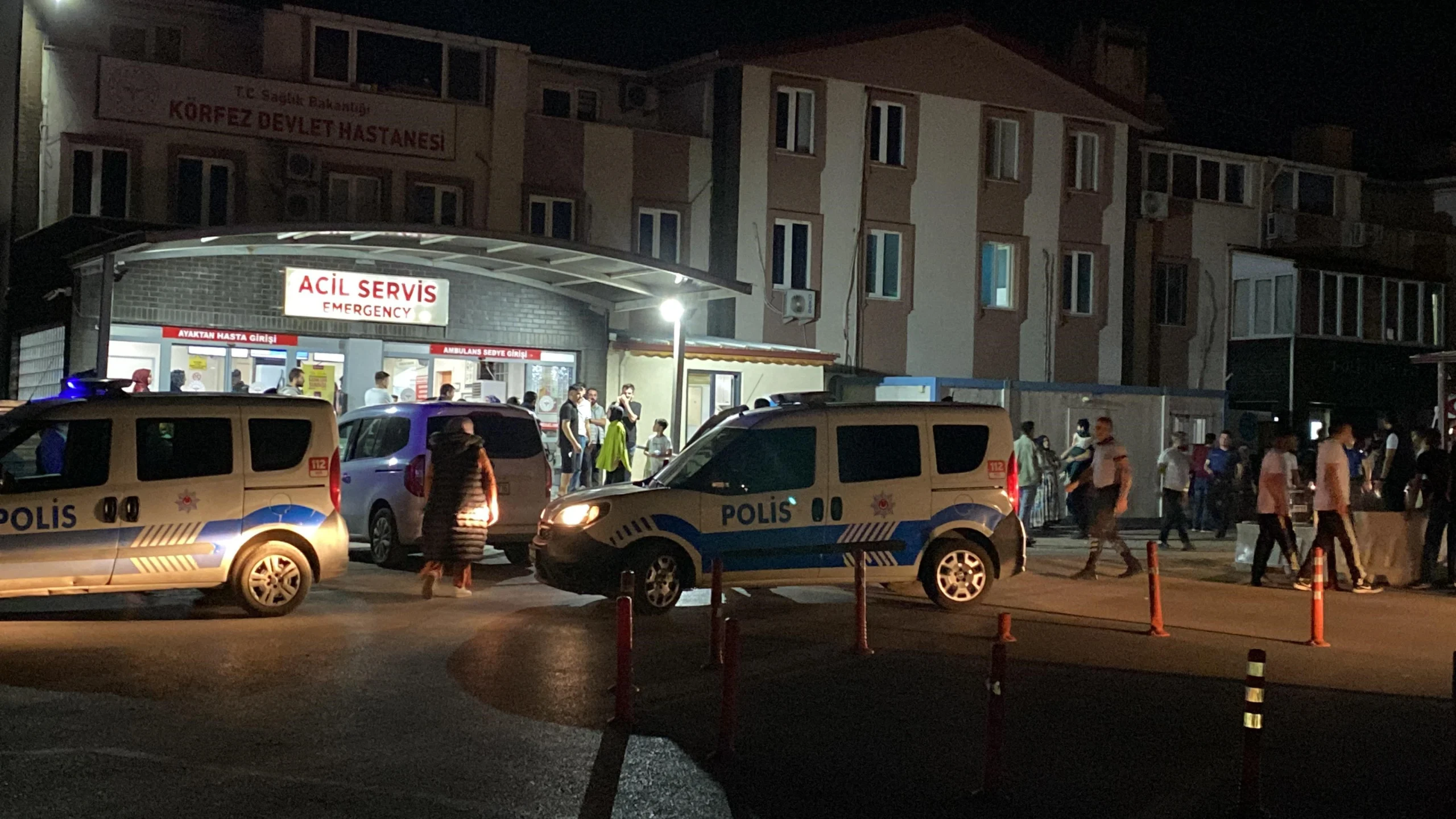 Kocaeli’nin Körfez ilçesinde Eyüp Akpolat, evinde silahla vurulmuş halde ağır