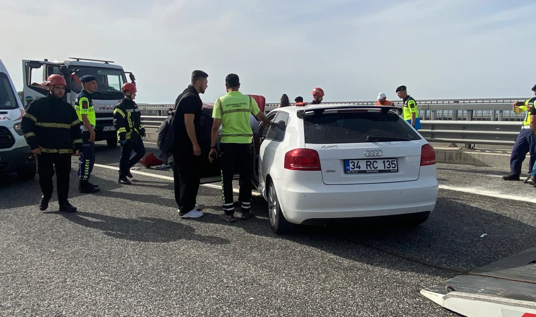 Kuzey Marmara Otoyolu Kocaeli geçişinde 3 aracın karıştığı zincirleme kazada