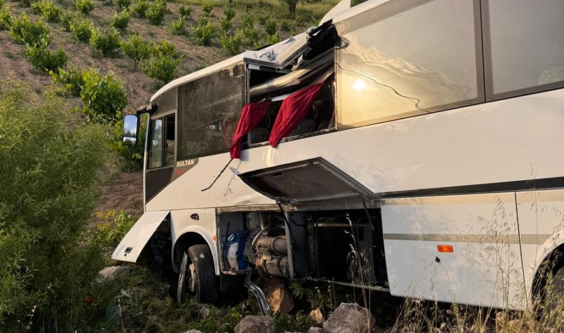 Isparta-Afyonkarahisar Karayolu'nda iki otobüsün çarpışması sonucu biri ağır, toplam 27