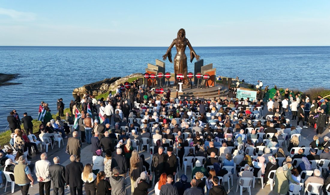 Büyükşehir Belediyesi öncülüğünde düzenlenen törende yüzlerce vatandaş, 161 yıl önce