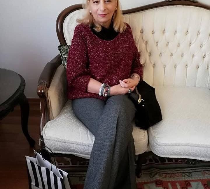 Uzun yıllar Gazi Lisesi’nde görev yapan resim öğretmeni Saadet Konukoğlu