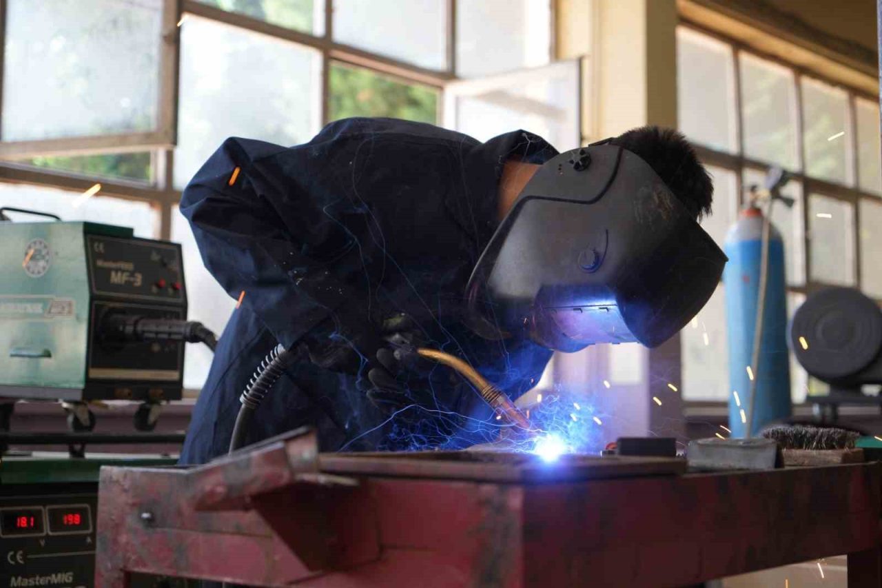 Kocaeli’de bulunan Körfez Mesleki ve Teknik Anadolu Lisesi adeta fabrika