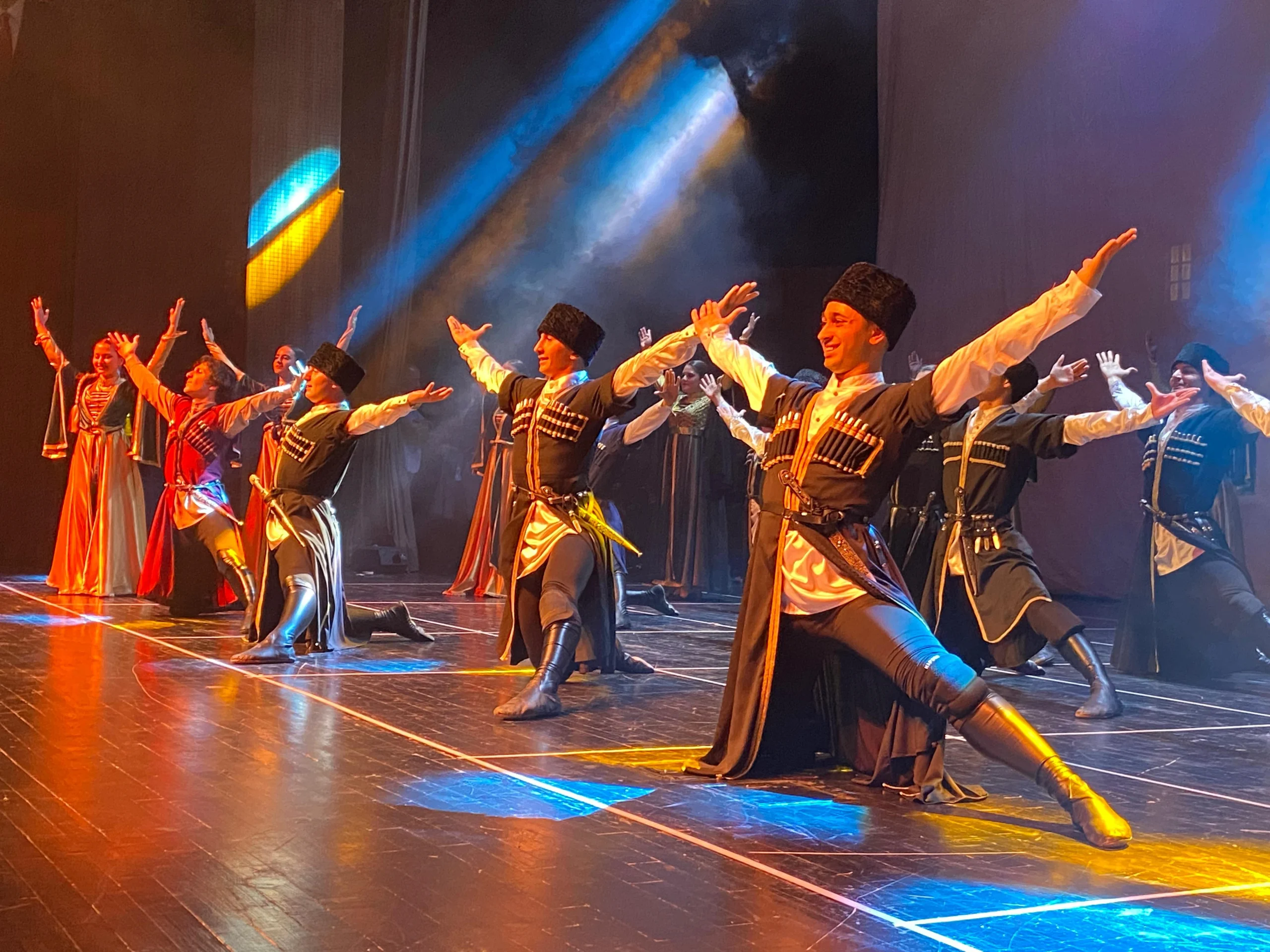 Kocaeli’de sahneye taşınan Çerkes kültürü, yüzü aşkın kursiyerin emeğiyle Kafkasya’dan