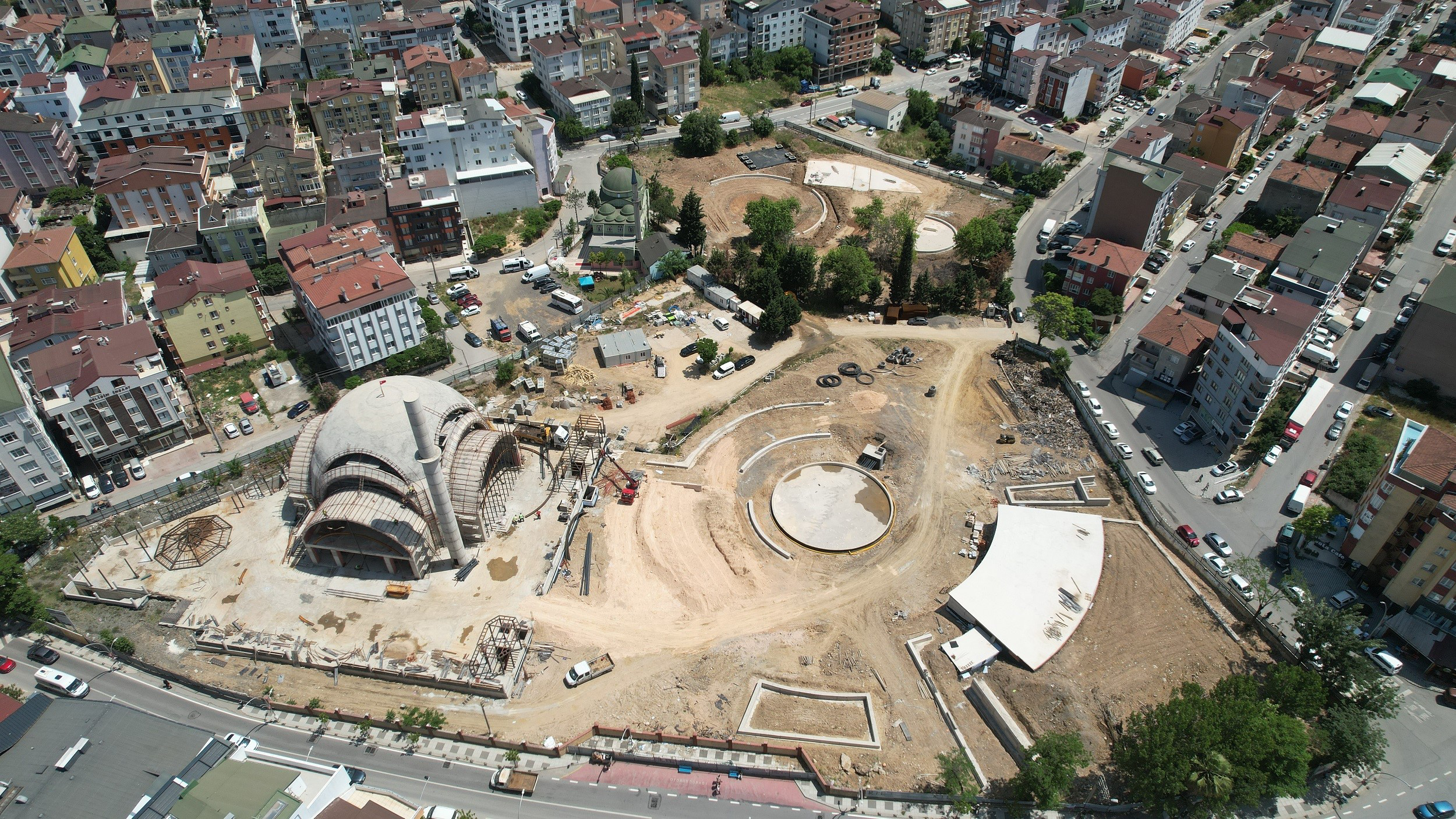 Çayırova’nın çehresini değiştirecek 25 bin metrekarelik Kent Meydanı projesinde çalışmalar