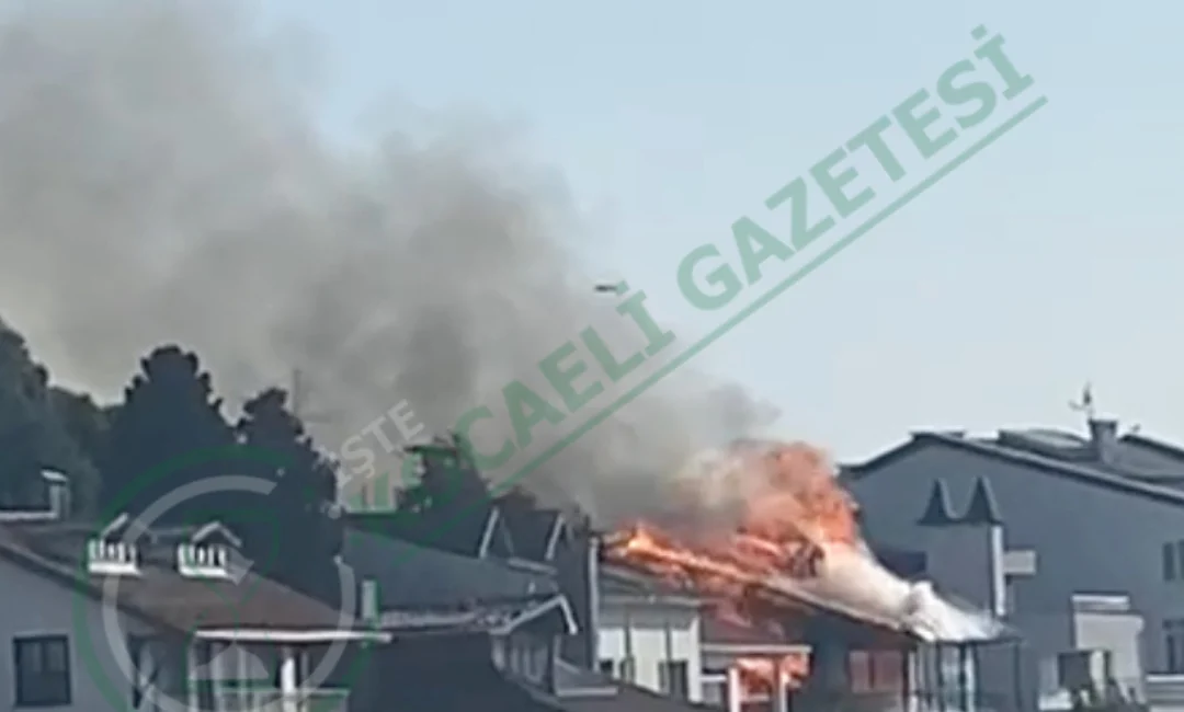 Kocaeli Darıca’da terk edilmiş bir yalıda çıkan yangın, mahallede korku