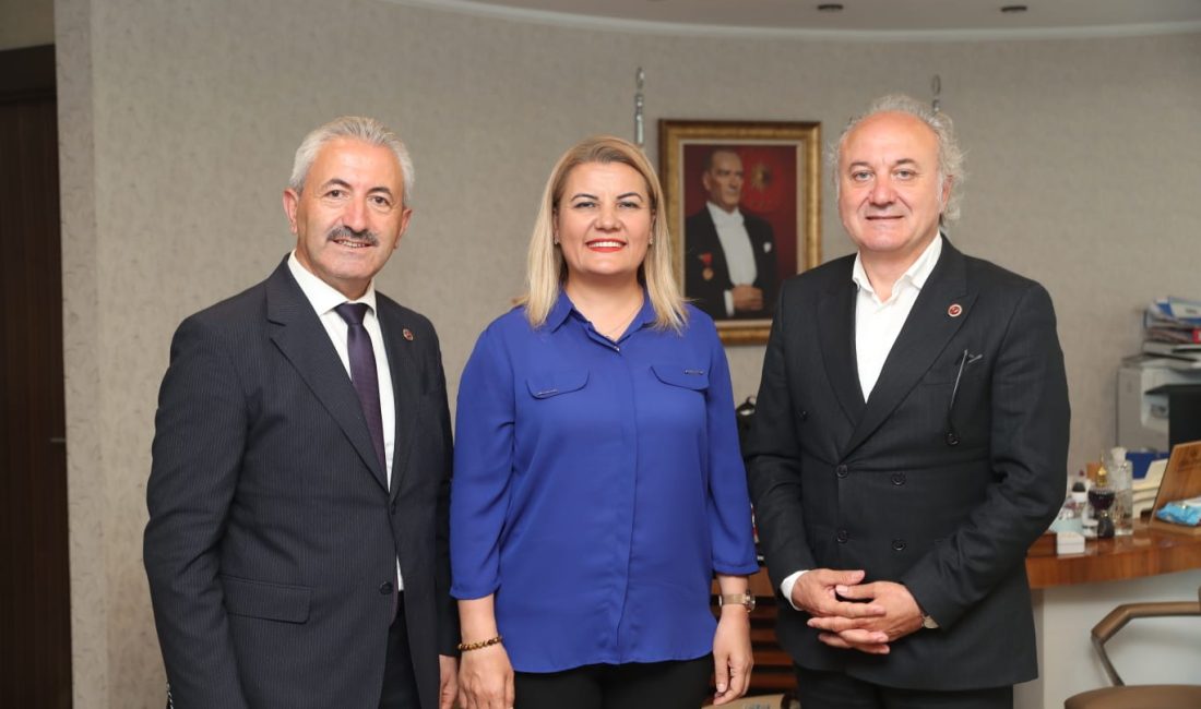 İzmit Belediyesinde başkan yardımcılığı görevlerini tamamlayan meclis üyeleri Vidan Bacıoğlu