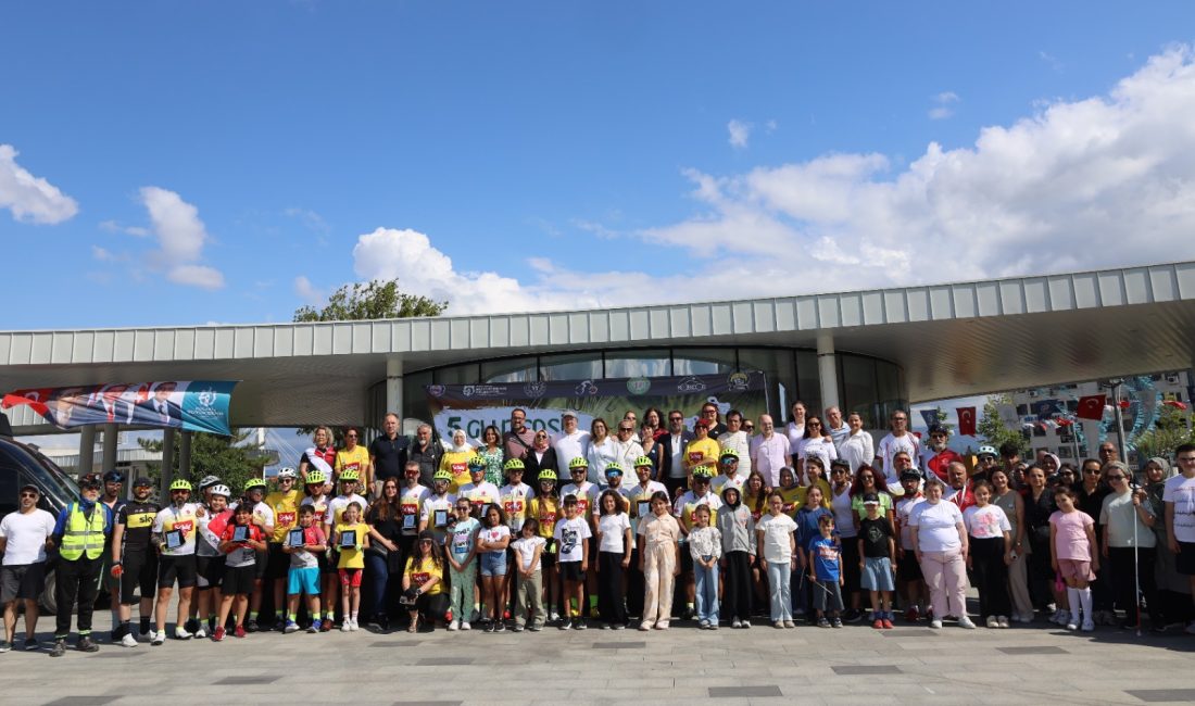 Büyükşehir’in desteği ile İzmir’den yola çıkan ve 7 ili bisikletle