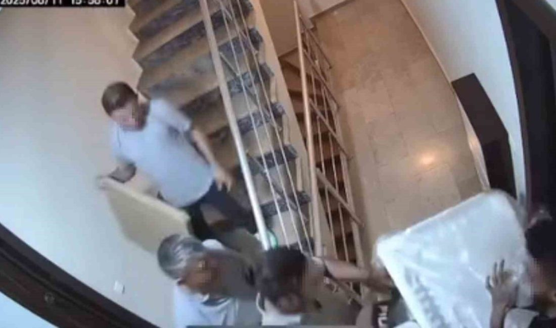 Kocaeli’de beyaz eşya teslim ettikleri binadan "Hoşuma gitti" diyerek terlik