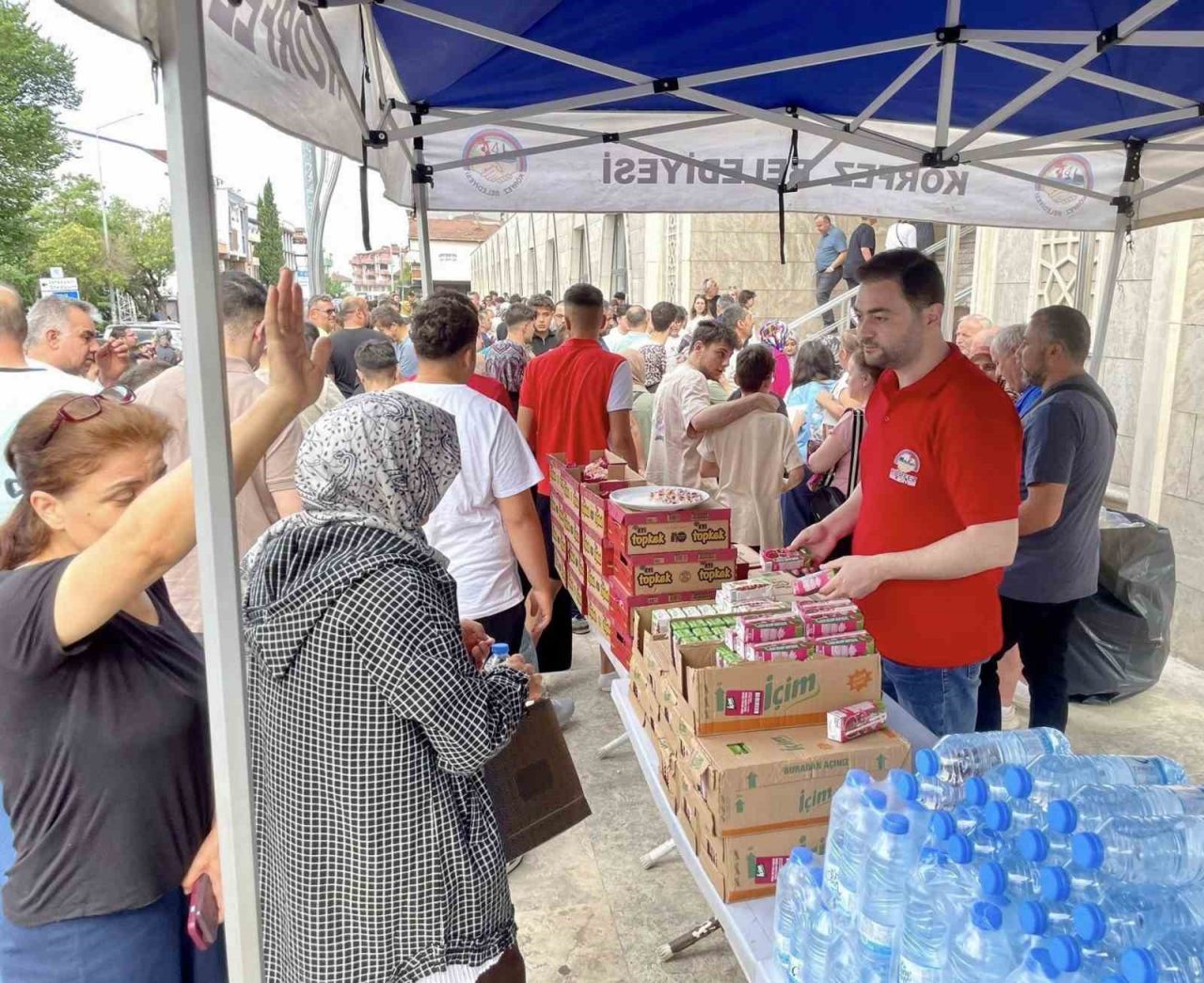 Körfez Belediyesi, YKS’ye giren öğrencileri bu yıl da yalnız bırakmadı.