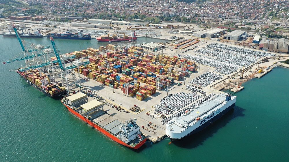 Kocaeli Derince’deki Safiport Limanı'nda çalışan 59 yaşındaki Latif Nacar, vardiya