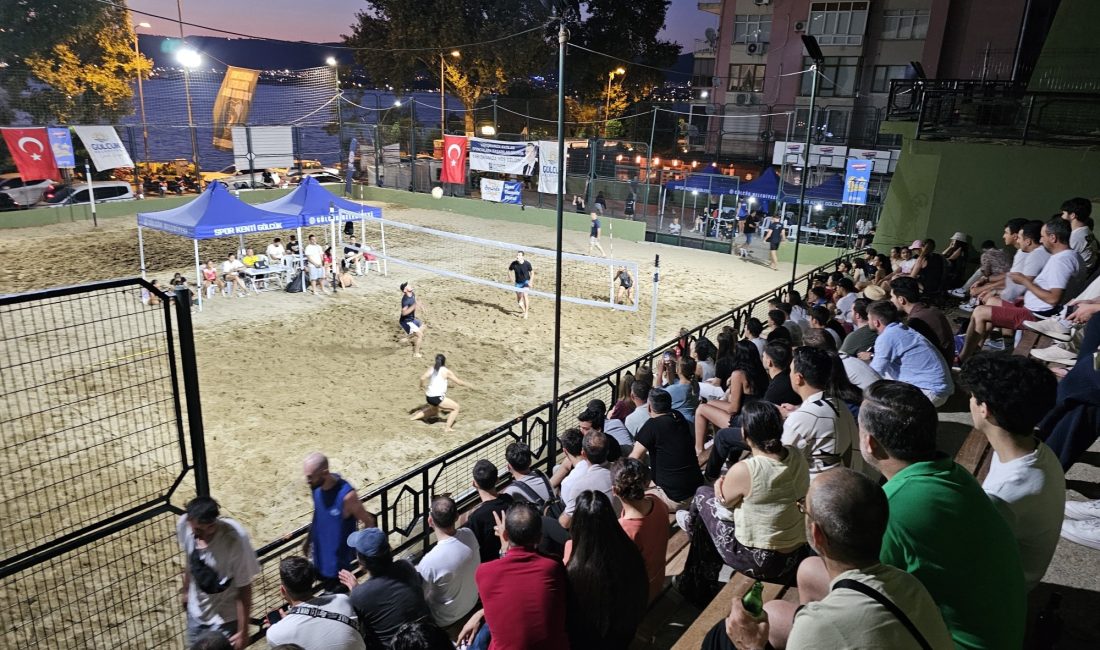 Gölcük Belediyesi’nin yaz spor etkinlikleri kapsamında düzenlediği Plaj Voleybolu Turnuvası,