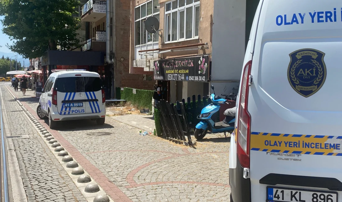 Kocaeli'nin İzmit ilçesinde abisiyle yaşayan 40 yaşındaki adam evde ölü