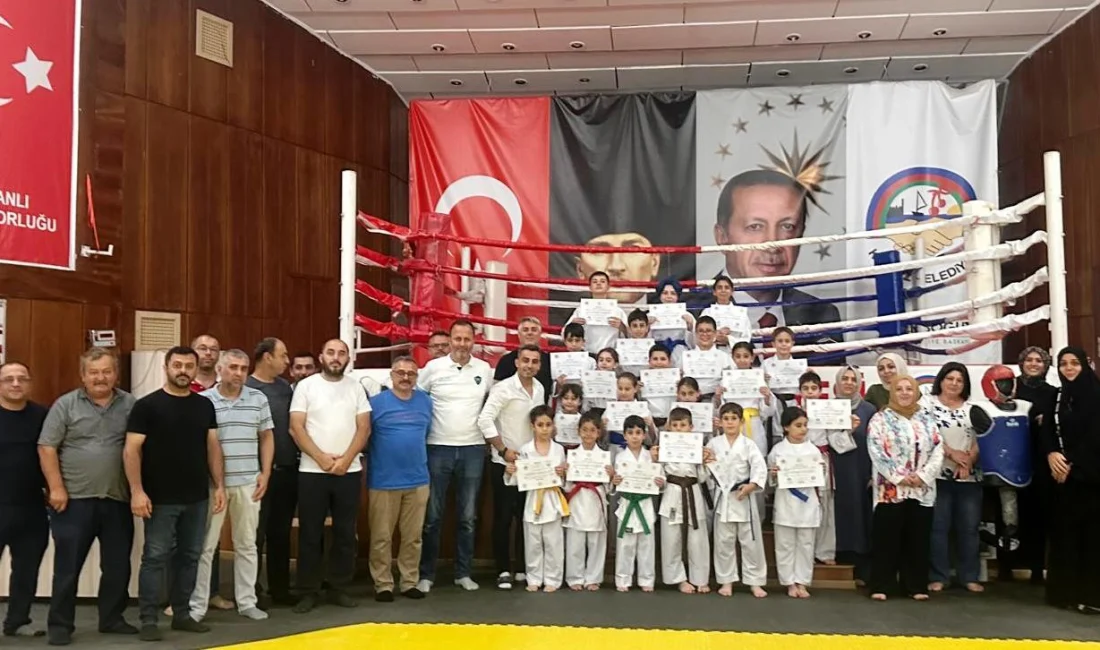 Körfez'de 23 minik karateci yapılan sınavla kuşak atlamaya hak kazandı.
