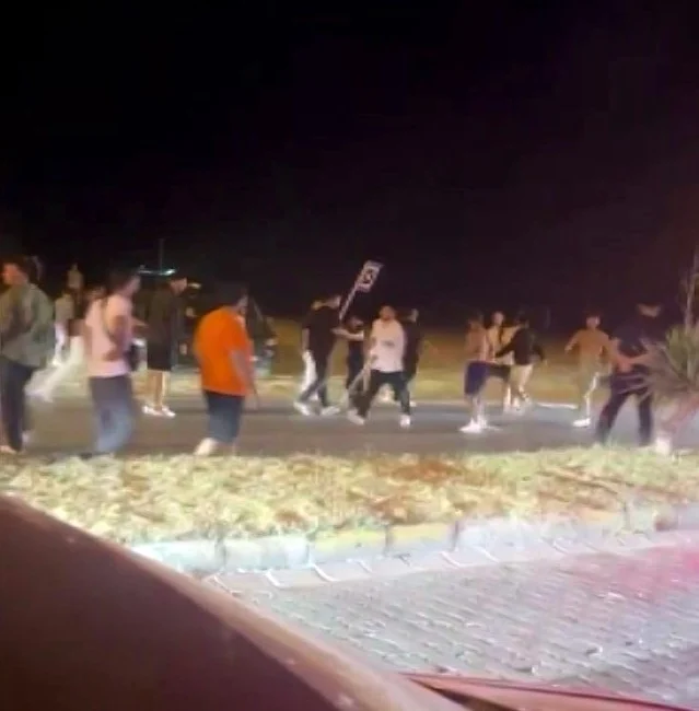 Sakarya'nın Karasu ilçesinde bir grup genç arasında çıkan ‘yan baktın'