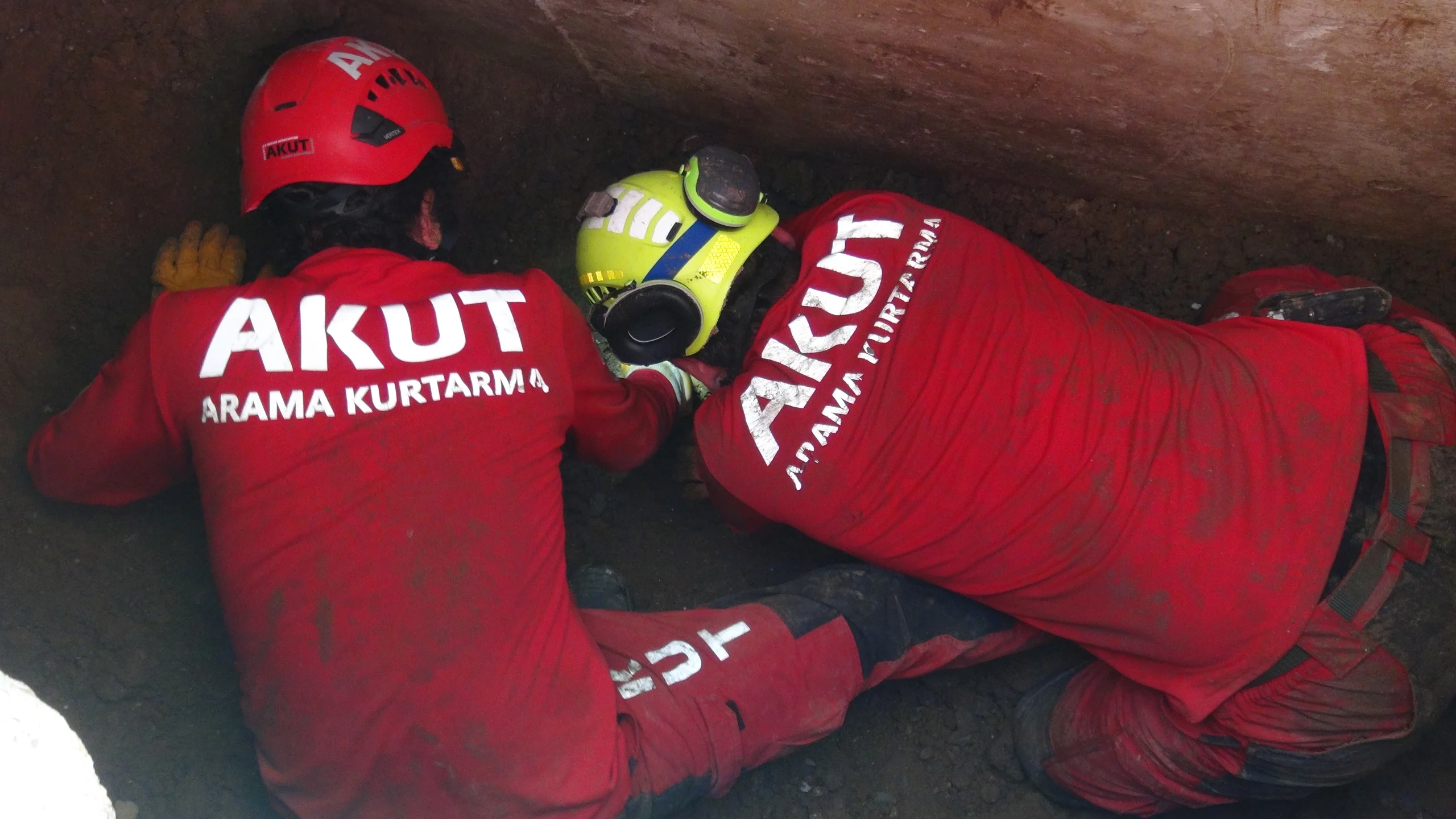 Kocaeli'nin Başiskele ilçesinde 7 gün boyunca drenaj borusunda mahsur kalan