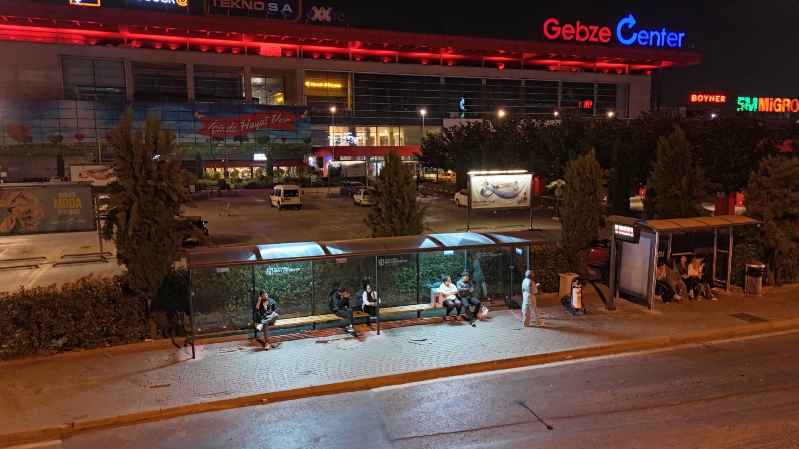 Büyükşehir tarafından modernize edilen duraklar vatandaşların hizmetine sunuluyor. Böylelikle toplu