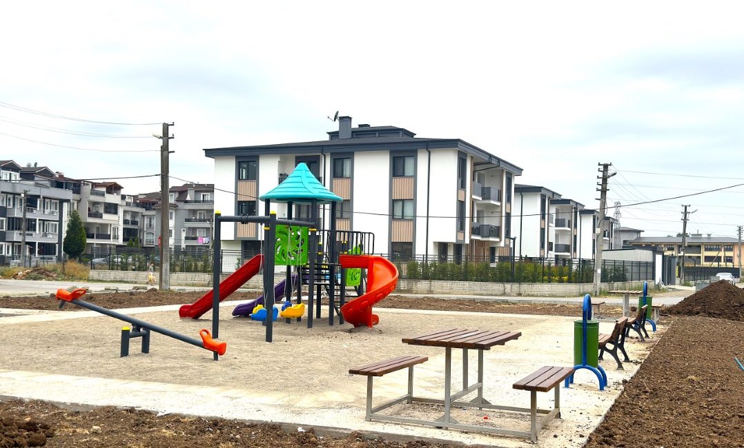 Kartepe Belediyesi Park ve Bahçeler Müdürlüğü’nün Uzunçiftlik Mahallesi’ne kazandırdığı parkın