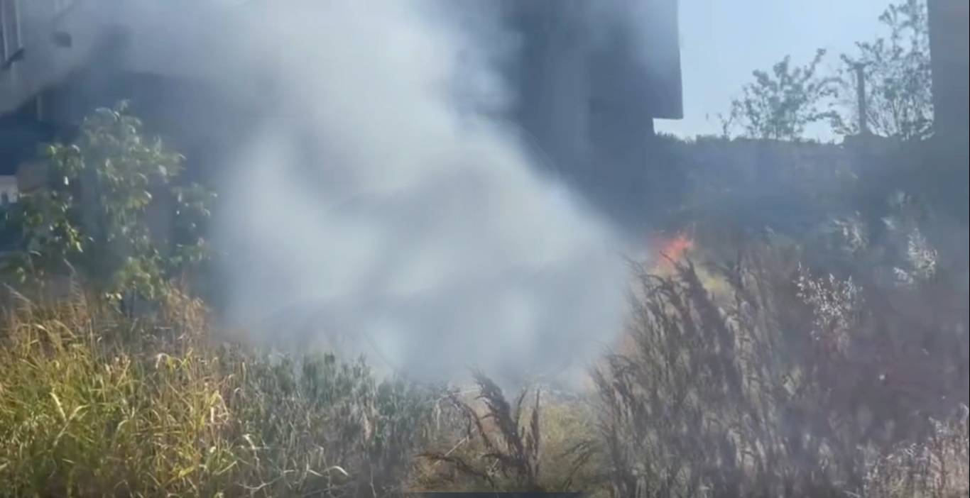 Kocaeli’nin Körfez ilçesi Barbaros Mahallesi’nde sabah saatlerinde yaşanan kablo patlamaları,