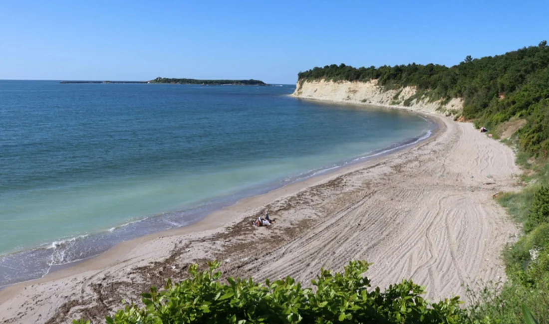 Kandıra Kaymakamlığı, kötü hava ve deniz koşulları nedeniyle 5 plajda