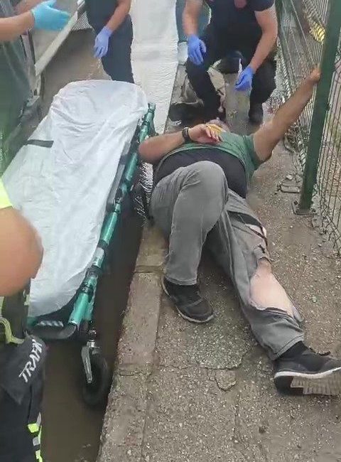 Kocaeli’nin Derince ilçesinde yayanın ve 2 otomobilin karıştığı kazada 2